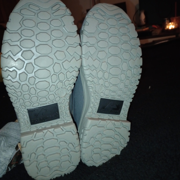 NWT woman Snow boots sz 8 - Picture 4 of 6